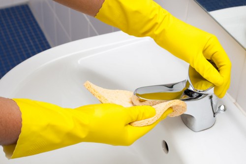 Oven cleaning service for a compact kitchen in Islington